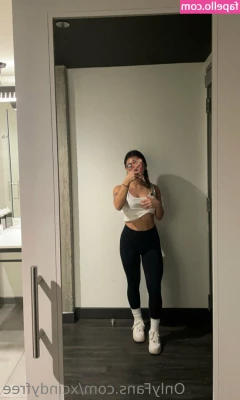 xcindyfree - So many belly rolls