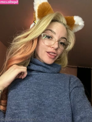lolafae - Are you cumming with me? 😏