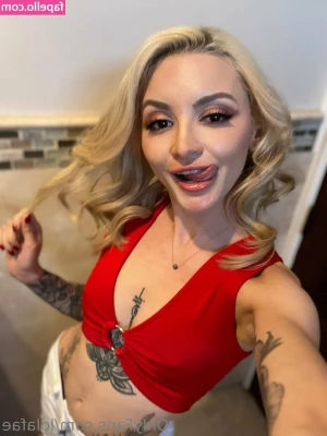 lolafae - Someone needs to cum spank me cause I m definitely on The Naughty List