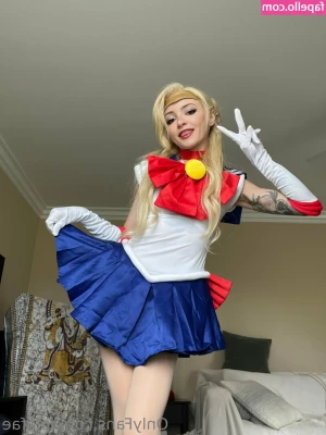 lolafae - What part of me are cumming on first? :o