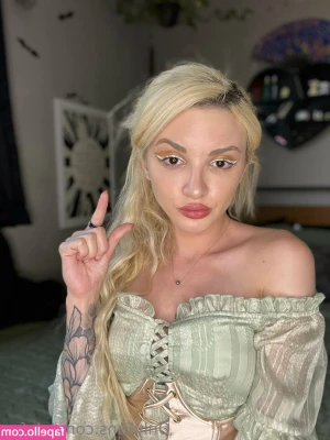 lolafae - DM me if you haven t seen my b g video yet