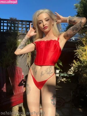 lolafae - My photographer before choose this stupid clothes for me  