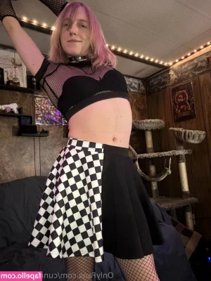 cunning_kitten [ cunning-kitten ] - He said the blowjob looked and felt too good not to film. 😍 I was