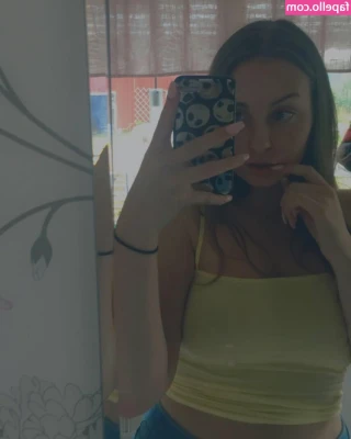 Al3xxandra [ al3xxandra-4 ] - I’m getting a little tipsy tonight and wanna talk a little dirty to