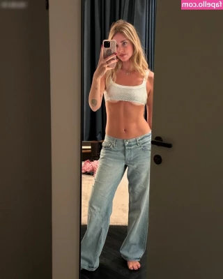 Chiara Ferragni [ chiara-ferragni ] - Under boob pic   What you think