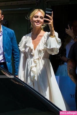 Chiara Ferragni [ chiara-ferragni ] - Swipe for a surprise