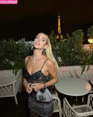 Chiara Ferragni [ chiara-ferragni ] - No I don t hArdly know her  but I think I could love her