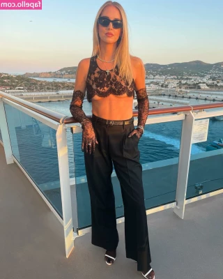 Chiara Ferragni [ chiara-ferragni ] - Don't mind me.... I'm just trying to turn you on 😜