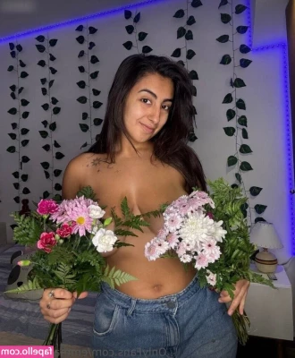 emmamonteroo - I just like the way my ass looks in my maid outfit