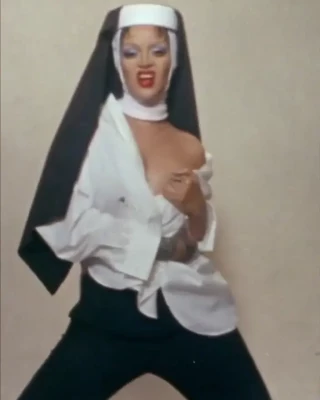  [ rihanna ] - 𝙎𝙝𝙤𝙬 𝙩𝙝𝙞𝙨 𝙢𝙤𝙢 𝙨𝙤𝙢𝙚