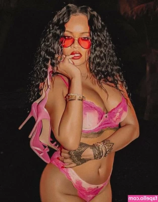 Rihanna - It s thick and goes deep