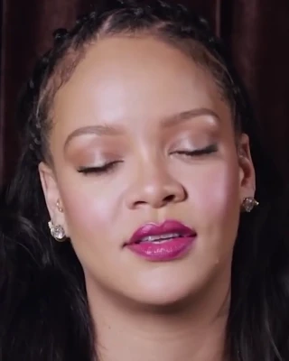 Rihanna - Une chose est sûre  Eeva l estonienne adore que j attrape son visage