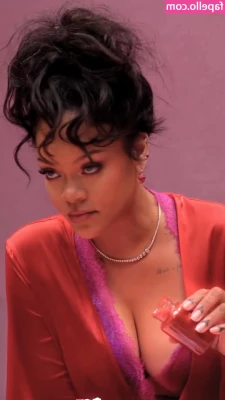 Rihanna - Titties! ( . ) ( . )