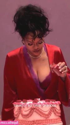 Rihanna - Just call her pink and juicy