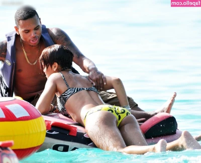 Rihanna - I got a new swimsuit