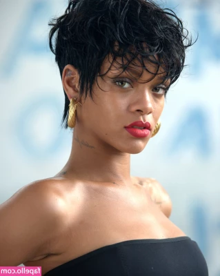 Rihanna - Was so horny I decided to jerk off  no cumming because Alex texted me part 1