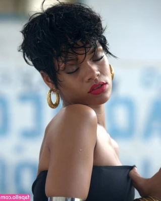Rihanna - Big breasts the way you like them 😈 part 1