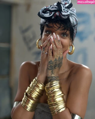 Rihanna - I ve been away for awhile but I m back new videos today part 1