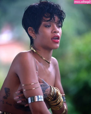 Rihanna - Can I use your ass to practice?! 😁