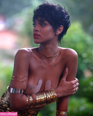 Rihanna - I'm home alone and horny😈