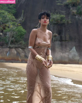 Rihanna - meow    this kat loves water