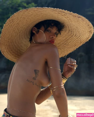 Rihanna - Shake that wide ass     Perfect view my hole part 1