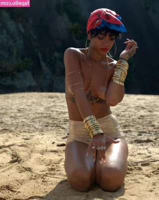 Rihanna - New cherry thongs
