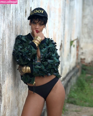 Rihanna - I have to post this wild New Years dance   me and my support bubble