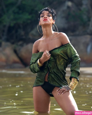 Rihanna - 𝕊𝕝𝕠𝕨𝕝𝕪 𝕘𝕖𝕥𝕥𝕚𝕟𝕘