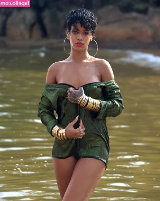 Rihanna - Clean up on aisle 5 I repeat clean up on aisle 5