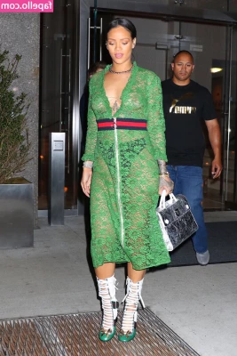 Rihanna - Mhmmm I want to see your cock  Send me your best dick pics  amp  I ll
