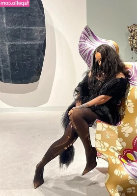 Rihanna - Can you tell that I love doggie