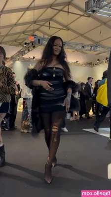 Rihanna - Skin Soooo Soft