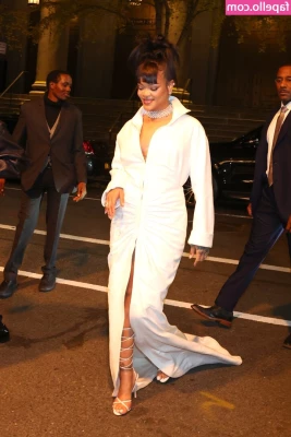 Rihanna - Have a wild Monday baby