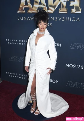 Rihanna - Good morning     I think my hair looks so pretty curled  What do you
