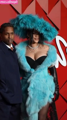 Rihanna - Wow, I'd really like some icing rn.