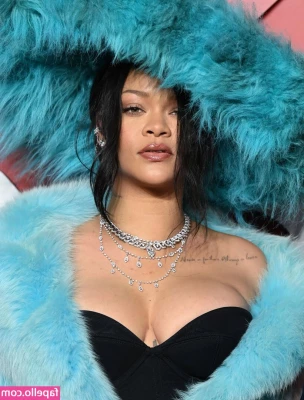 Rihanna - Hiking with my wife always hits different    Would you cum with us   