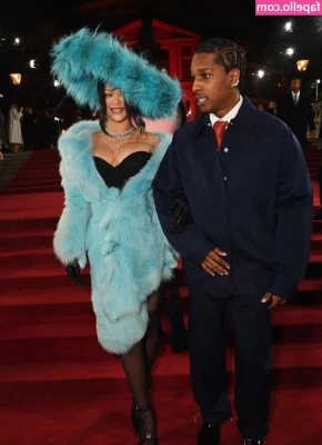 Rihanna - Big booty