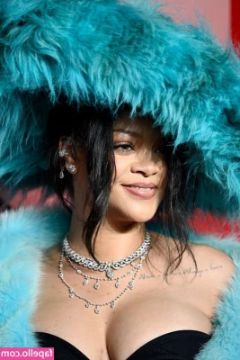 Rihanna - Let s do it in restaurant