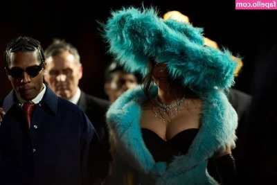 Rihanna - swipe  Anyone who s daddy gets this spanking video before I release