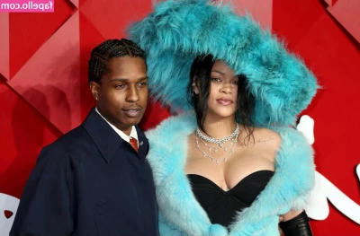 Rihanna - Dressing this lingerie in this bed  I made you a naughty dinner  want