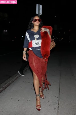 Rihanna - Fucking my ass with a big playful dildo makes me a very good girl  