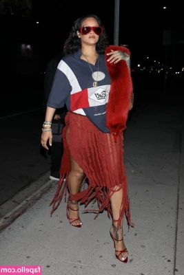 Rihanna - Video clip : Plugged and made to cum