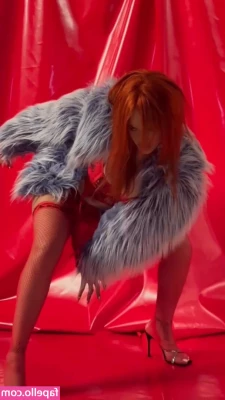 Rihanna - Which ass are you fucking first in this situation?? 🥵💦💦