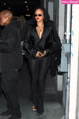 Rihanna - Anyone wanna suck