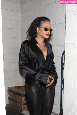 Rihanna - Another weekend is over I don t know if it has been productive or not