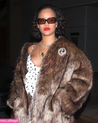 Rihanna - oooooops😋😋😋 does it look good on me?)🥰😏