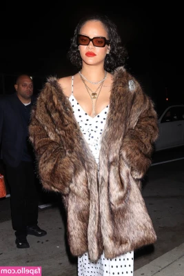 Rihanna - Don t forget to buy my new video