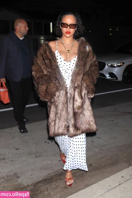 Rihanna - Sorry for being out of the office today   do you miss Mommy    You