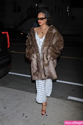Rihanna - natural beauty